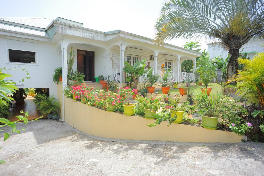 Au Domaine Des Bougainvilliers Villa Sainte-Rose Exteriör bild