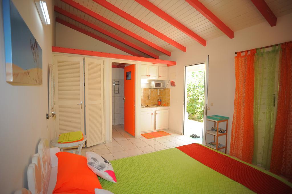 Au Domaine Des Bougainvilliers Villa Sainte-Rose Exteriör bild